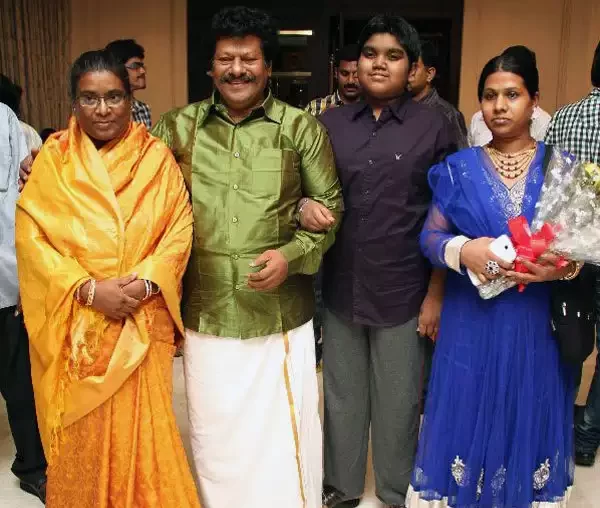 அது நான் பெத்த புள்ளையே இல்லை.. வளர்த்த மகள்..! குண்டை தூக்கி போட்ட ராஜ் கிரண் 5