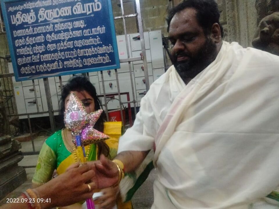 திருச்செந்தூர் முருகன் கோவிலுக்கு சென்று வழிபாடு செய்த ரவீந்தர் மஹாலக்ஷ்மி தம்பதி 3