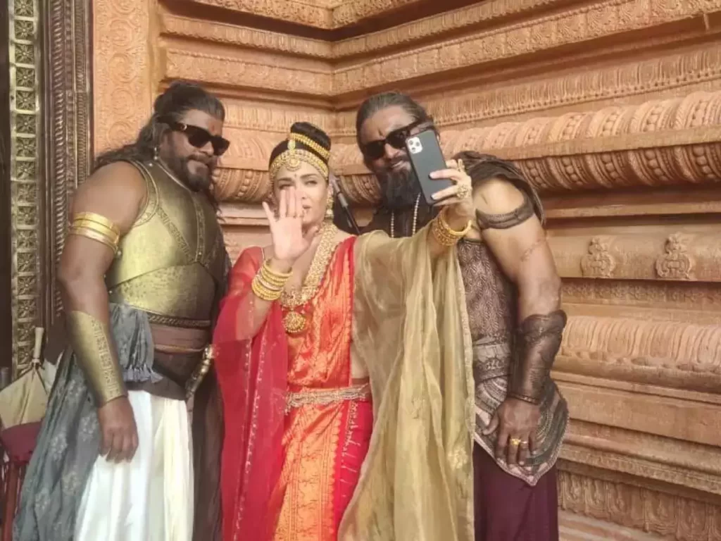 ஐஸ்வர்யா ராயுடன் ரொமான்ஸ் காட்சிகளில் நடிக்க ரொம்ப கூச்சமாக இருந்தது.. சரத்குமார் பேட்டி 3