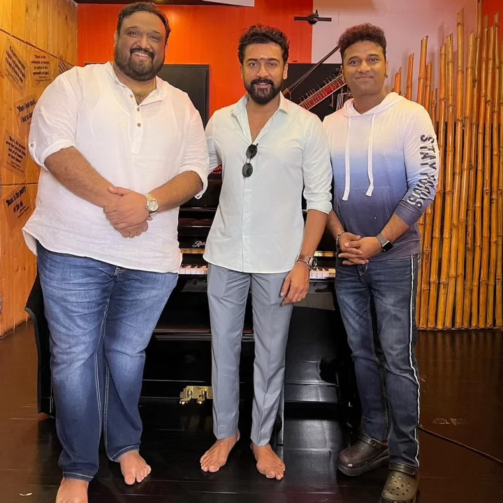 செம்ம மாஸாக வெளியானது சூர்யா 42 மோஷன் போஸ்டர்.. வீடியோ வெறித்தனமா இருக்கு 3