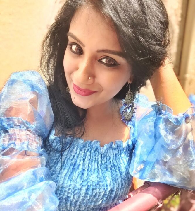யாரு இவங்க? அப்படியே திரிஷா மாறியே இருக்காங்க! அச்சு அசல் திரிஷாவை உரித்து வைத்திருக்கும் பெண்.! 11