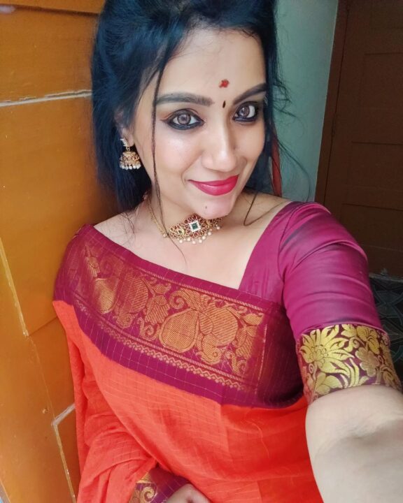 யாரு இவங்க? அப்படியே திரிஷா மாறியே இருக்காங்க! அச்சு அசல் திரிஷாவை உரித்து வைத்திருக்கும் பெண்.! 3