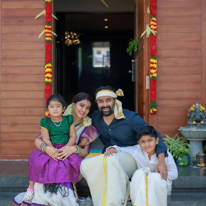இதான் உண்மையான Couple goals.! ஜிம்மில் கணவருடன் தீவிரமாக ஒர்க் அவுட் செய்யும் சினேகா.! 3
