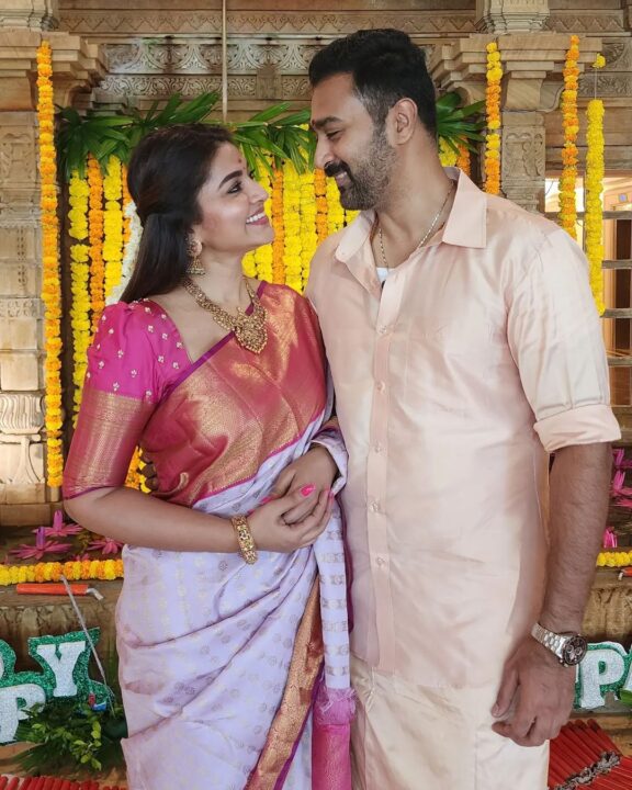 முதல் முறையாக குடும்பத்துடன் இருக்கும் புகைப்படத்தை பகிர்ந்த சினேகா.! பாக்கவே அழகா இருக்காங்க 7