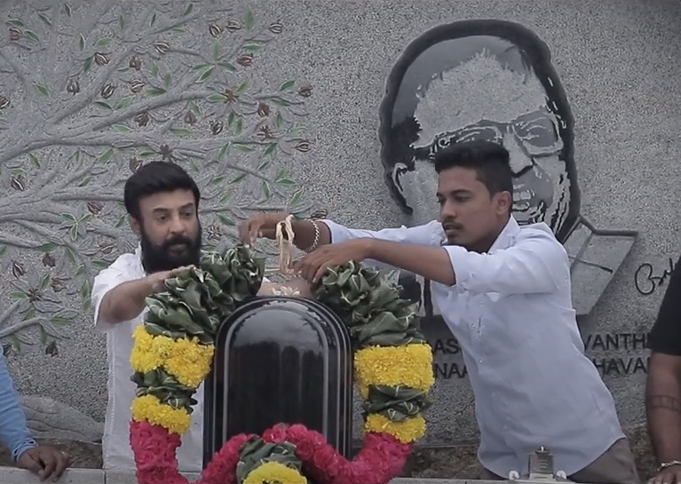 நீங்க இல்லைனா நான் இல்ல சார்.! SPB-ன் சமாதியில் கண்கலங்கி நின்ற மைக் மோகன்.! 3