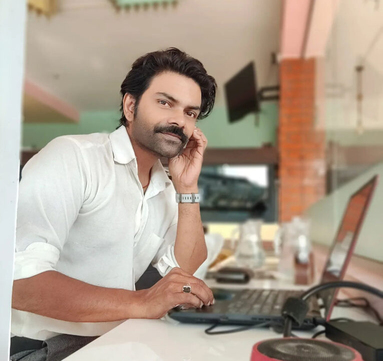ராஜ ராஜன் இந்து இல்லையா? வெற்றிமாறனை கலாய்த்து வீடியோ வெளியிட்ட சன் டிவி நடிகர் 3