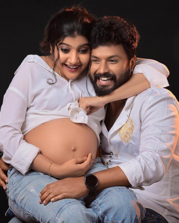 கர்ப்பமான கயல் சீரியல் நடிகை.! கணவருடன் இருக்கும் புகைப்படத்தை பகிர்ந்து அறிவிப்பு.! 5