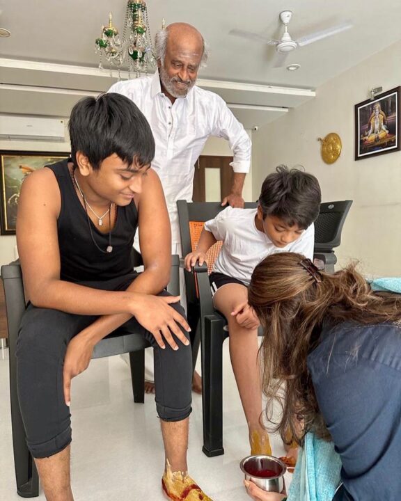 மகன்கள் காலில் நலங்கு வைத்த ஐஸ்வர்யா, நின்று ரசித்த சூப்பர் ஸ்டார்.! ரஜினி வீட்டு தீபாவளி 3
