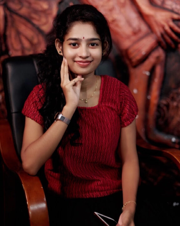 நான் பிக்பாஸுக்குப் போறேன்.. பிக்பாஸ் செல்லும் முன் முதல் வீடியோவை வெளியிட்ட இலங்கை மாடல்.. 3