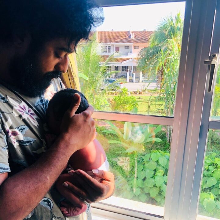 சமீபத்தில் பிறந்த தனது மகளின் அழகிய புகைப்படத்தை வெளியிட்ட kpy நவீன்.! குவியும் வாழ்த்துக்கள் 3