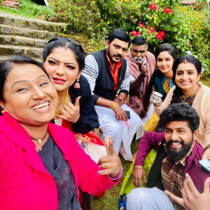 ஹனி மூனுக்கு சென்ற கோபி ராதிகா.! பின்னாடியே சென்றுள்ள மொத்த குடும்பம்.! வெளியான புகைப்படம் 5
