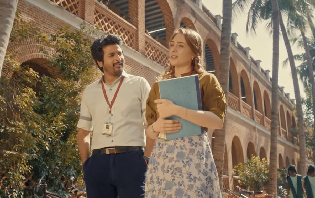 பிரின்ஸ் திரைப்படம் எப்படி இருக்கிறது? முழு திரை விமர்சனம் இதோ.! Tamilglitz Rating - (?/5) 7