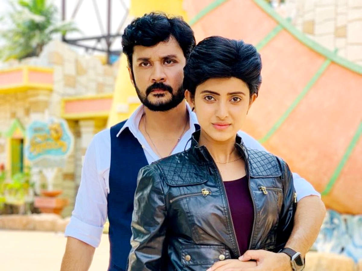 2 திருமணத்தை மறைத்து 3-வதாக என்னை காதலித்து ஏமாற்றினார் ஆயிஷா.! முன்னாள் காதலர் பேட்டி.! 5