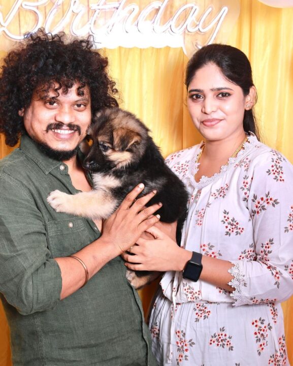 சர்ப்ரைஸில் சொதப்பிய மனைவி.! வீடியோ காலில் வந்த சிவாங்கி.! புகழின் பிறந்தநாள் வீடியோ.! 3