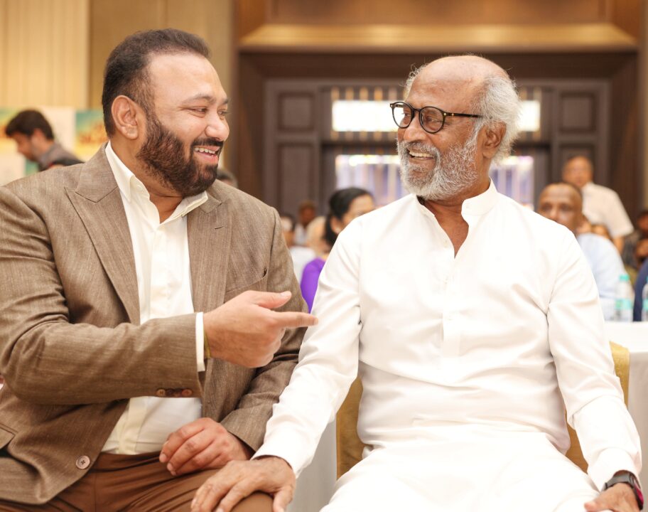 ஐஸ்வர்யா இயக்கும் புது படம்.! கெஸ்ட் ரோலில் நடிக்கும் ரஜினி.! எளிமையாக நடந்த பட பூஜை.! 7