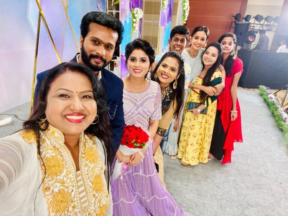 பாக்கியலட்சுமி சீரியல் நடிகை ரித்திகாவுக்கு நடந்த வரவேற்பு.! குவிந்த விஜய் டிவி பிரபலங்கள்.! 3