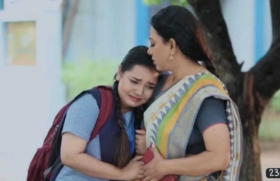 இனியாவை பார்த்தவுடன் மனம் மாறிய கோபி.! ருத்ரதாண்டவம் ஆடிய ராதிகா.! இன்றைய ப்ரோமோ.! 3