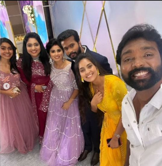 பாக்கியலட்சுமி சீரியல் நடிகை ரித்திகாவுக்கு நடந்த வரவேற்பு.! குவிந்த விஜய் டிவி பிரபலங்கள்.! 5