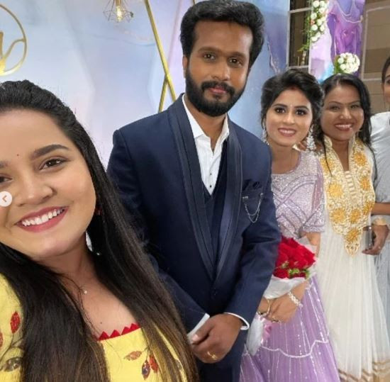 பாக்கியலட்சுமி சீரியல் நடிகை ரித்திகாவுக்கு நடந்த வரவேற்பு.! குவிந்த விஜய் டிவி பிரபலங்கள்.! 11