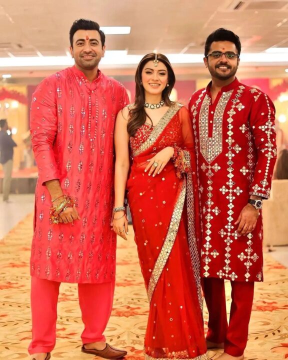 சிகப்பு நிறப் புடவையில் தேவதை போல வந்து நடனம் ஆடிய ஹன்சிகா.! வைரல் வீடியோ.! 5