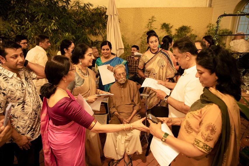 குடும்பத்துடன் பிறந்தநாளை சிறப்பாக கொண்டாடிய கமல்.! வெளியான அழகிய புகைப்படங்கள்.! 3