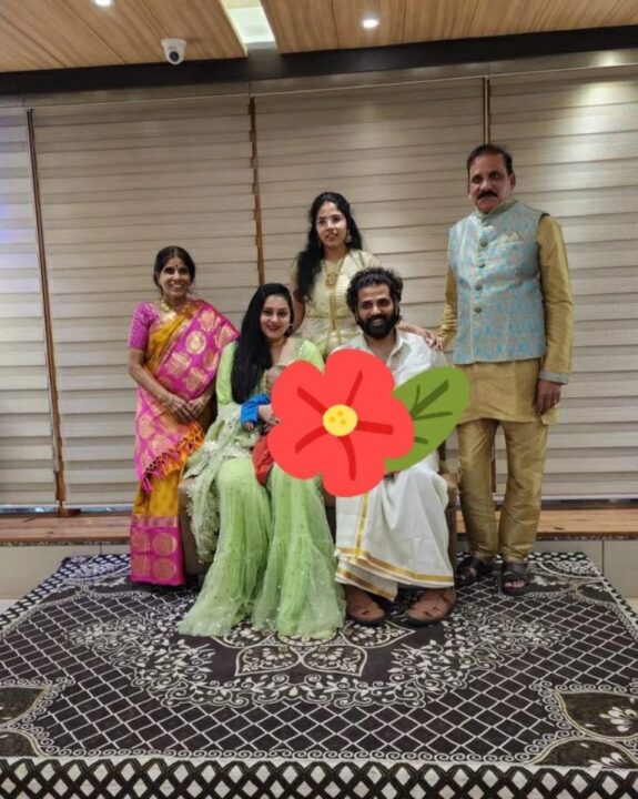 தனது குட்டி கிருஷ்ணன்-களுக்கு கிருஷ்ணன் பெயரையே வைத்துள்ள நமீதா.! அழகிய புகைப்படங்கள் 5