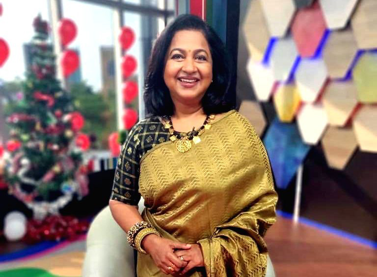 பாட்டி வா உனக்கு தலை துடைச்சு விடுறேன்.! ராதிகாவுடன் விளையாடும் பேரப் பிள்ளைகள் 3