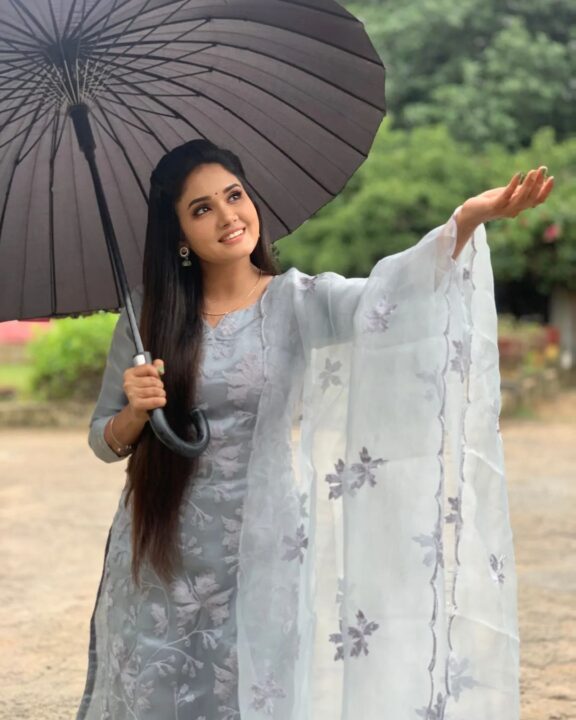 பாண்டியன் ஸ்டோர்ஸில் இருந்து விலகும் முக்கிய நடிகை? பட வாய்ப்பு கிடைத்ததால் விலகுகிறாரா? 3