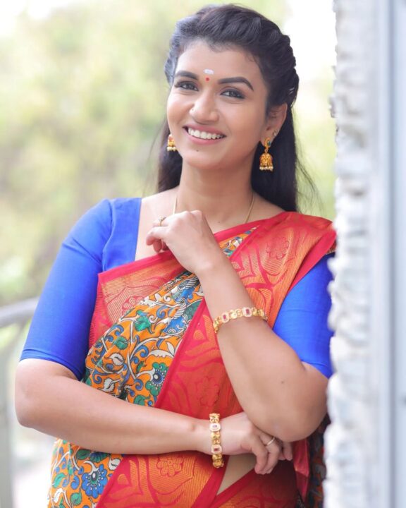 சேலையில் இறங்கி மரண குத்தாட்டம் போட்டுள்ள சின்னத்திரை நடிகை ஸ்ரீதேவி அசோக்.! 3