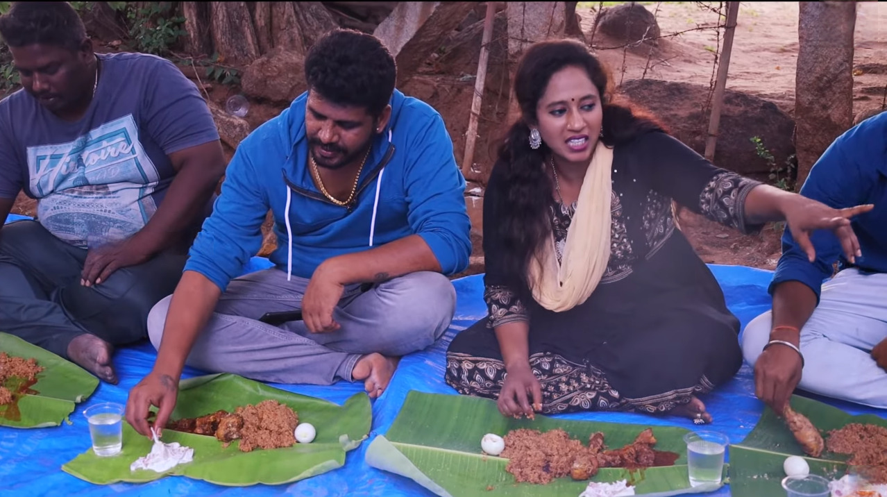 நடுக்காட்டில் வைத்து நாட்டுக் கோழி அடித்து பிரியாணி, சிக்கன் சுக்கா செய்த தாமரை.! 3