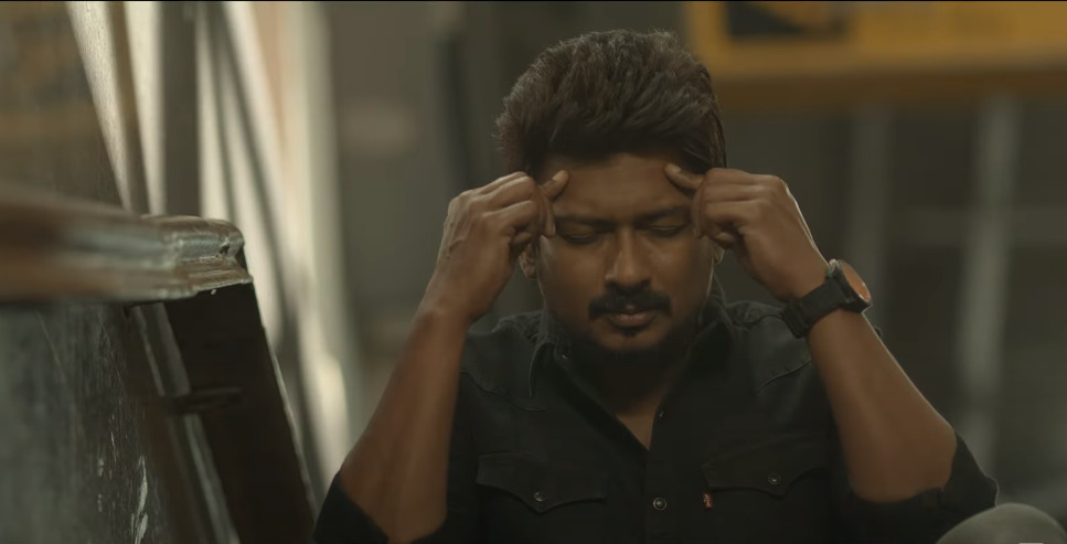 ஆக்ஷனில் பட்டையை கிளப்பி இருக்கும் உதயநிதி.! கலகத் தலைவன் ட்ரைலர் வெளியானது.! 3