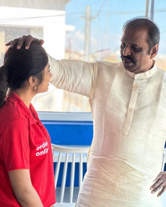 வைரமுத்துவை சந்தித்த VJ அர்ச்சனா.! புகைப்படத்திற்கு கீழே சின்மயி போட்ட கமெண்ட்.! 3