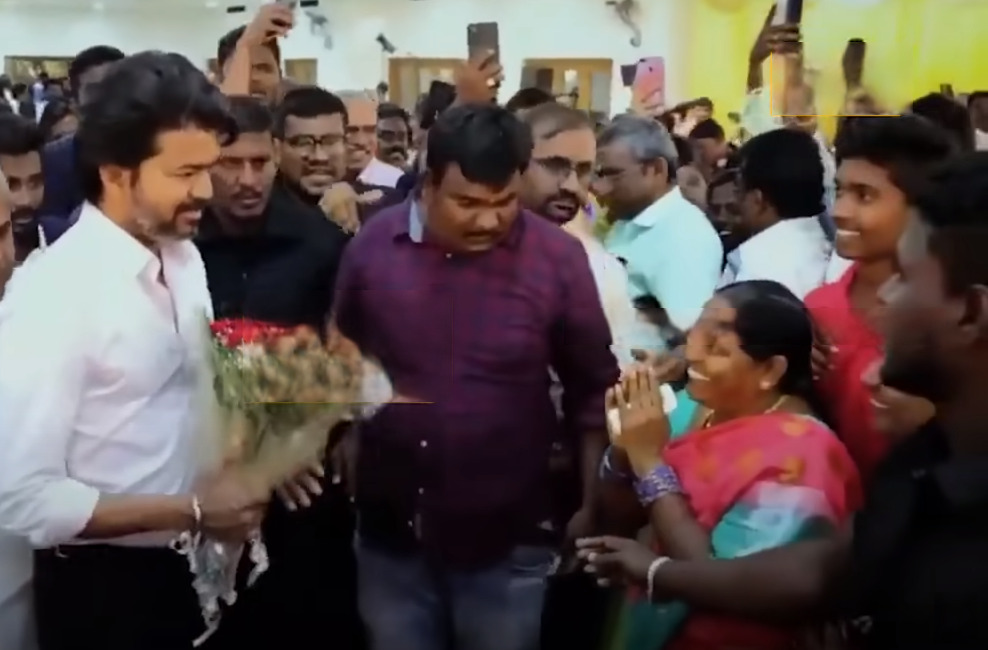 வாரிசு பட லுக்கில் திருமணத்திருக்கு செம்ம கெத்தாக என்ட்ரி கொடுத்த தளபதி.! Recent வீடியோ.! 3