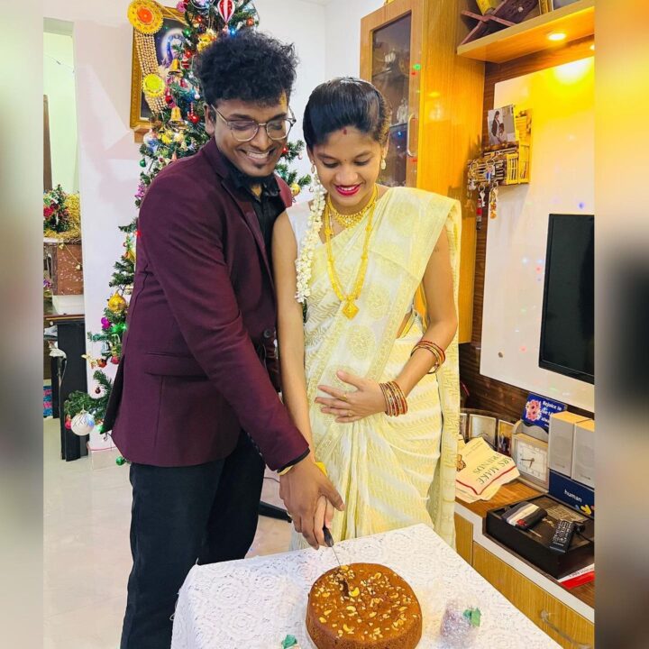 நிறை மாதமாக இருக்கும் அஜய் கிருஷ்ணா மனைவி.! கிறிஸ்துமஸ் கொண்டாடிய அழகிய புகைப்படங்கள்.! 7