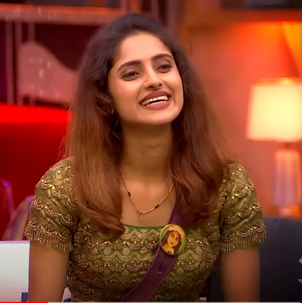 பிக்பாஸ்ஸில் இருந்து வெளியேறிய பின்னர் முதல் முறையாக லைவ் வந்த ஆயிஷா.! 3