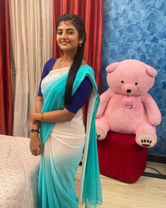 நடுக்கடலில் படகில் நின்று கொண்டு செம்ம குத்தாட்டம் போட்ட விஜய் டிவி கேப்ரியல்லா.! 3
