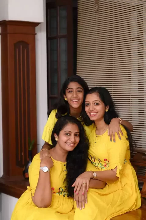 ஆட்டோகிராப் கோபிகாவை ஞாபகம் இருக்கா? முதல் முறையாக வெளியான Family போட்டோ.! 7