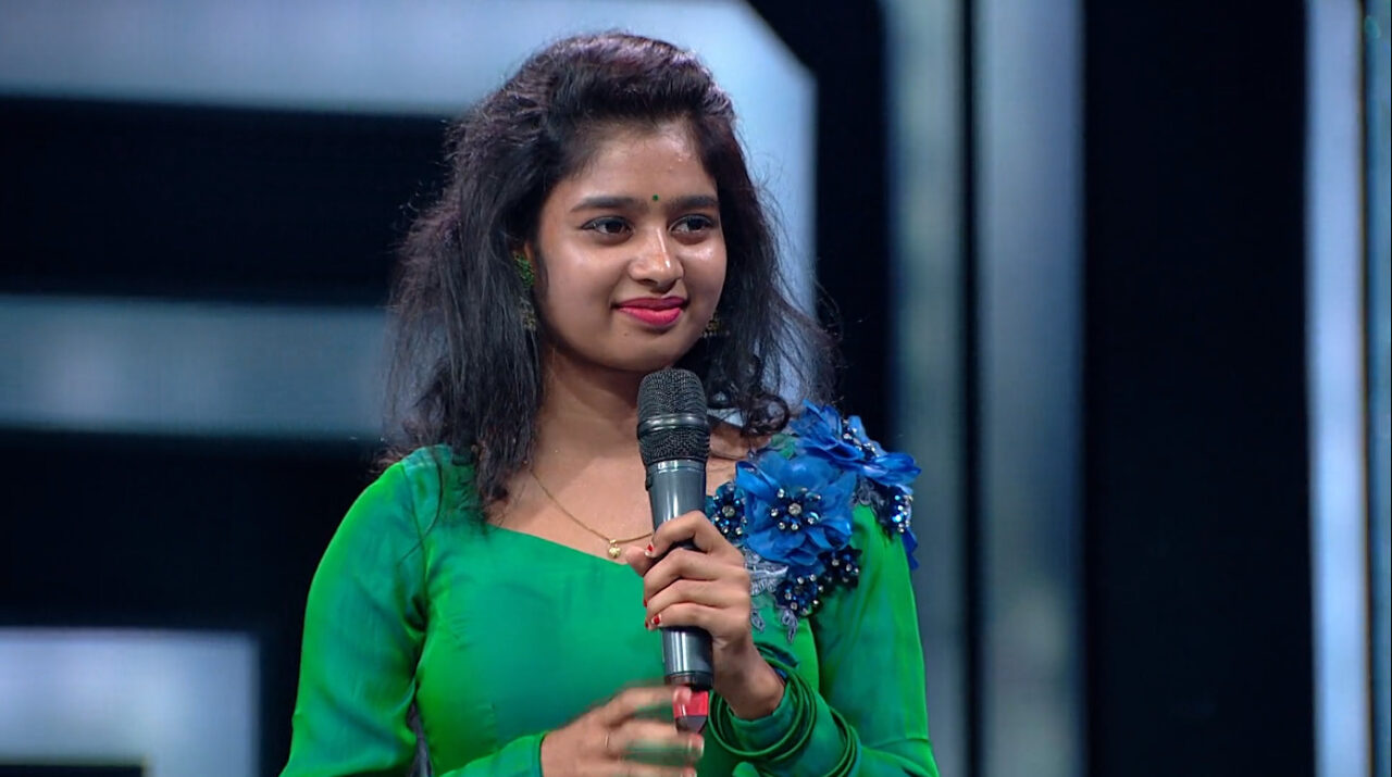 Biggboss-ல் இருந்து வெளியேறிய பின்னர் முதல் முறையாக லைவ் வந்த ஜனனி.! 3