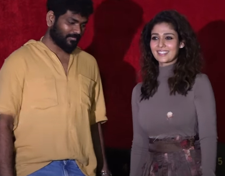 நயன்தாராவை பார்த்து ஐ லவ் யூ சொன்ன நபர்.! கடுப்பான விக்கி.! வெட்கப்பட்டு சிரித்த நயன்.! 3