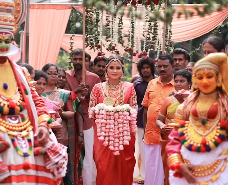 பட்டு புடவையில் தேவதை போல வந்த ரித்திகா.! முழு திருமண வீடியோவை வெளியிட்டார் ரித்திகா.! 5
