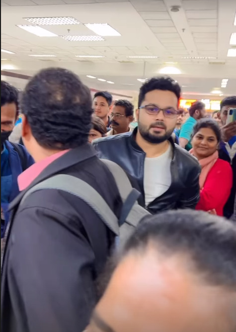 ஏர்போர்ட்டில் வைத்து கடுமையாக சண்டை போட்ட ஆலியா மானசா சஞ்சீவ் ஜோடி.! கூடிய கூட்டம்.! 5