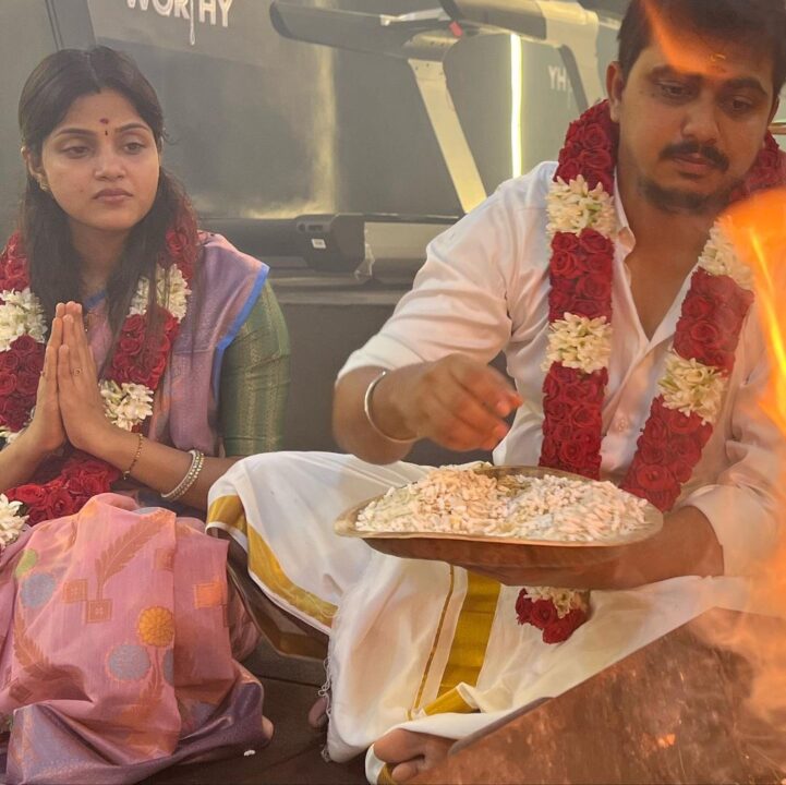 மாலையும் கழுத்துமாக நல்ல செய்தி சொன்ன முத்தழகு சீரியல் நடிகை வைஷாலி.! என்ன விஷயம் தெரியுமா? 9
