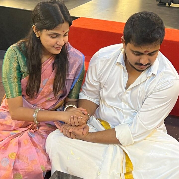 மாலையும் கழுத்துமாக நல்ல செய்தி சொன்ன முத்தழகு சீரியல் நடிகை வைஷாலி.! என்ன விஷயம் தெரியுமா? 5