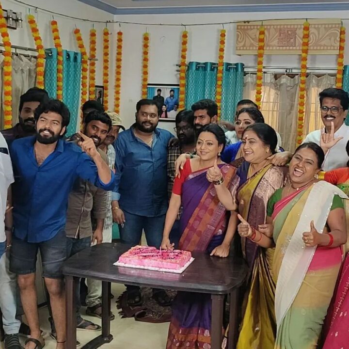 700 எபிசோடுகளை கடந்த பாக்கியலெட்சுமி சீரியல்.! கேக் வெட்டி கொண்டாடிய டீம்..! 7