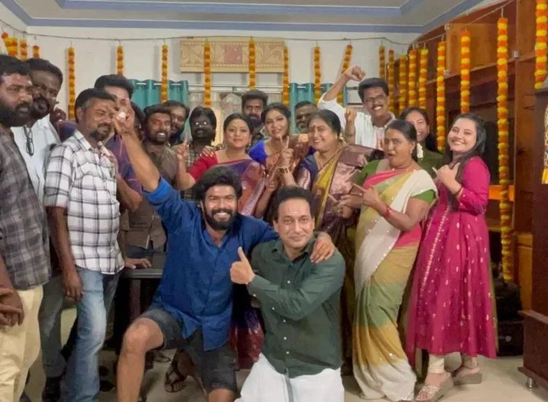 700 எபிசோடுகளை கடந்த பாக்கியலெட்சுமி சீரியல்.! கேக் வெட்டி கொண்டாடிய டீம்..! 5