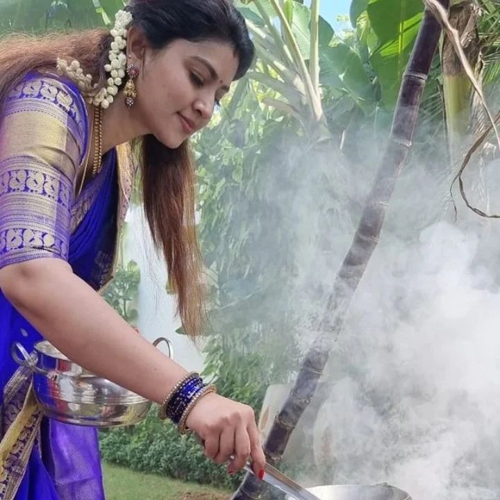 பொங்கலை வெகு சிறப்பாக கொண்டாடிய கோலிவுட் நட்சத்திரங்கள்.! வெளியான அழகிய புகைப்படங்கள்.! 8