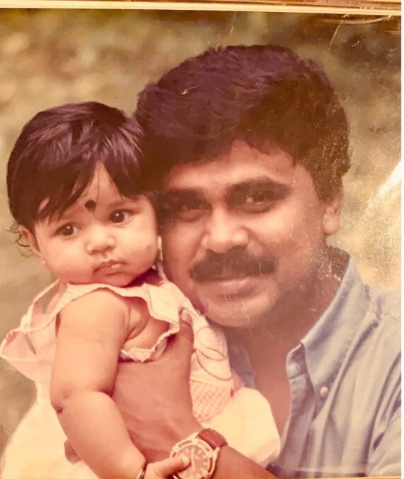 மஞ்சு வாரியரின் மகளை பார்த்து இருக்கீங்களா? இவ்வளவு பெரிய பொண்ணு இருக்காங்களா? 11