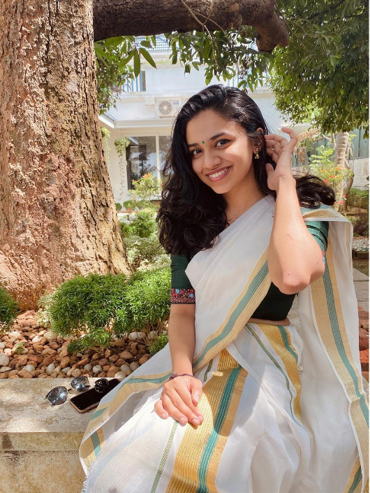 மஞ்சு வாரியரின் மகளை பார்த்து இருக்கீங்களா? இவ்வளவு பெரிய பொண்ணு இருக்காங்களா? 7