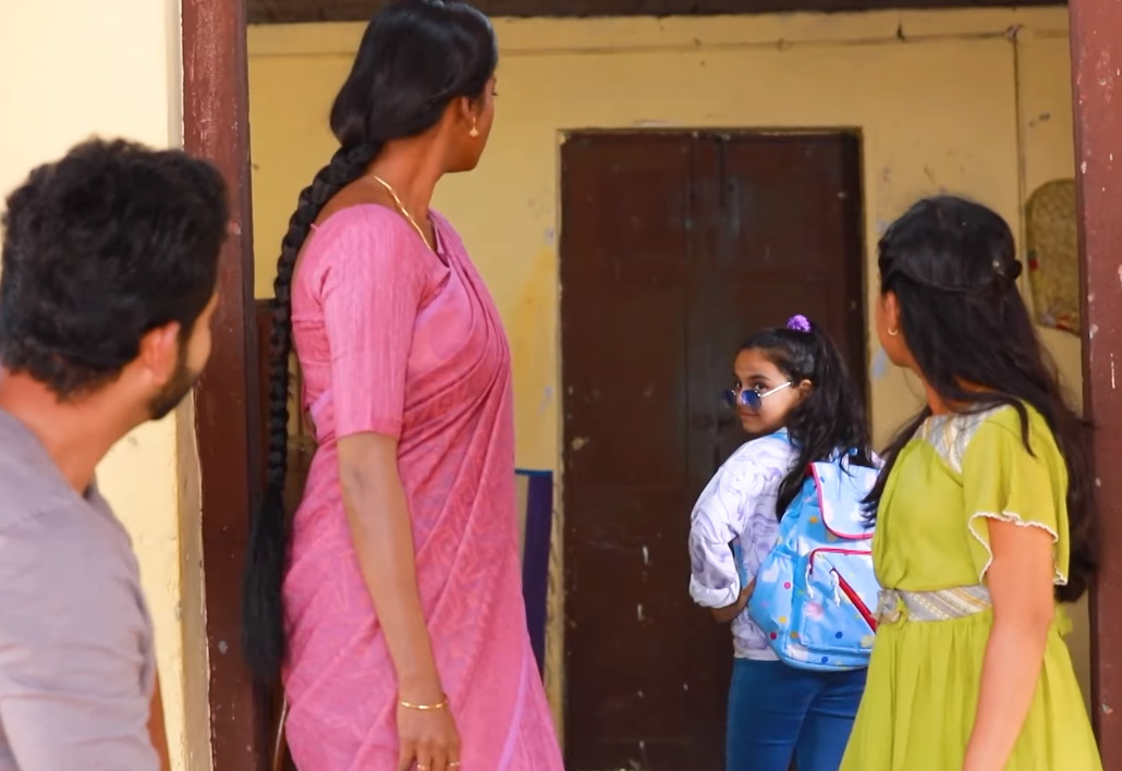 எனக்கு டாக்டர் அப்பா தான் வேணும்.! கண்ணம்மாவை கழட்டி விட்டு பாரதியுடன் சென்ற லட்சுமி.! 3