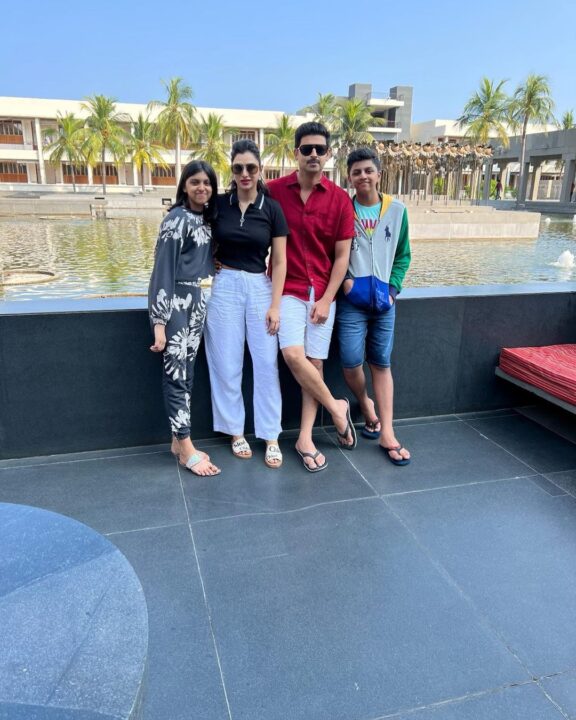 நடிகர் ஸ்ரீகாந்தின் குடும்பத்தை பார்த்து இருக்கீங்களா? முதல் முறையாக வெளியான புகைப்படம்.! 9